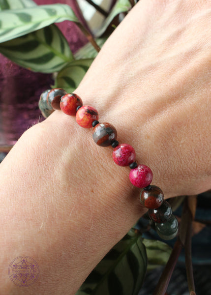 crystal stretch bracelet with hot pink chili jasper (dyed) beads and african bloodstone 8mm beads.