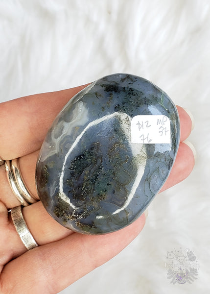 Moss Agate Meaning - an excellent stone for rebalancing the body, mind, and spirit while eliminating negativity. Agate can help inspire creative ideas, attract abundance, improve self-esteem, self-expression, and communication. Agate is perfect for those who have short attention spans, providing a grounding effect. It helps enhance mental function, improving concentration, perception, and analytical abilities. Moss agate is associated with the heart chakra. Crystals for Virgo