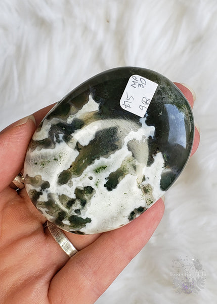 Moss Agate Meaning - an excellent stone for rebalancing the body, mind, and spirit while eliminating negativity. Agate can help inspire creative ideas, attract abundance, improve self-esteem, self-expression, and communication. Agate is perfect for those who have short attention spans, providing a grounding effect. It helps enhance mental function, improving concentration, perception, and analytical abilities. Moss agate is associated with the heart chakra. Crystals for Virgo